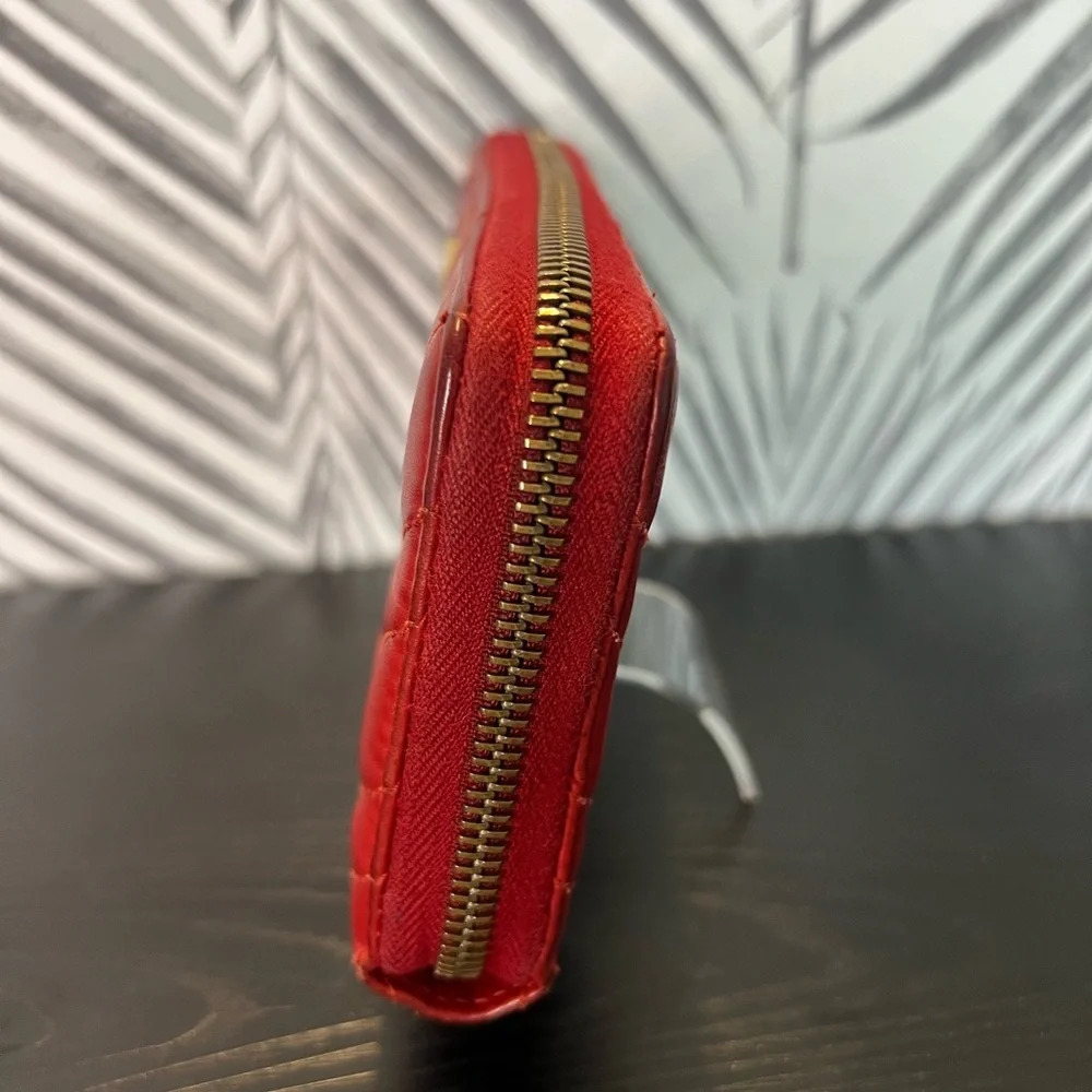 🔥 GUCCI
Calfskin GG Marmont Zip Around Wallet Hibiscus Red - Picture 8 of 14